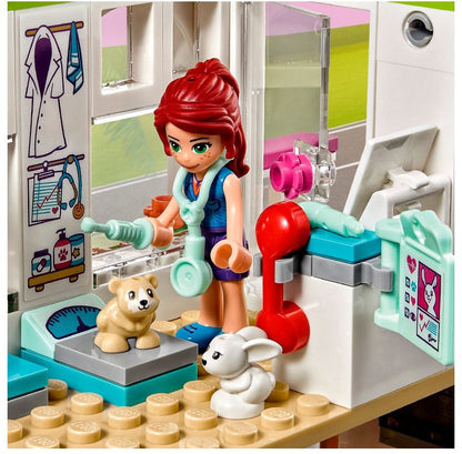 LEGO 41345 Heartlake City Pet Center: Vet, Shop & Grooming