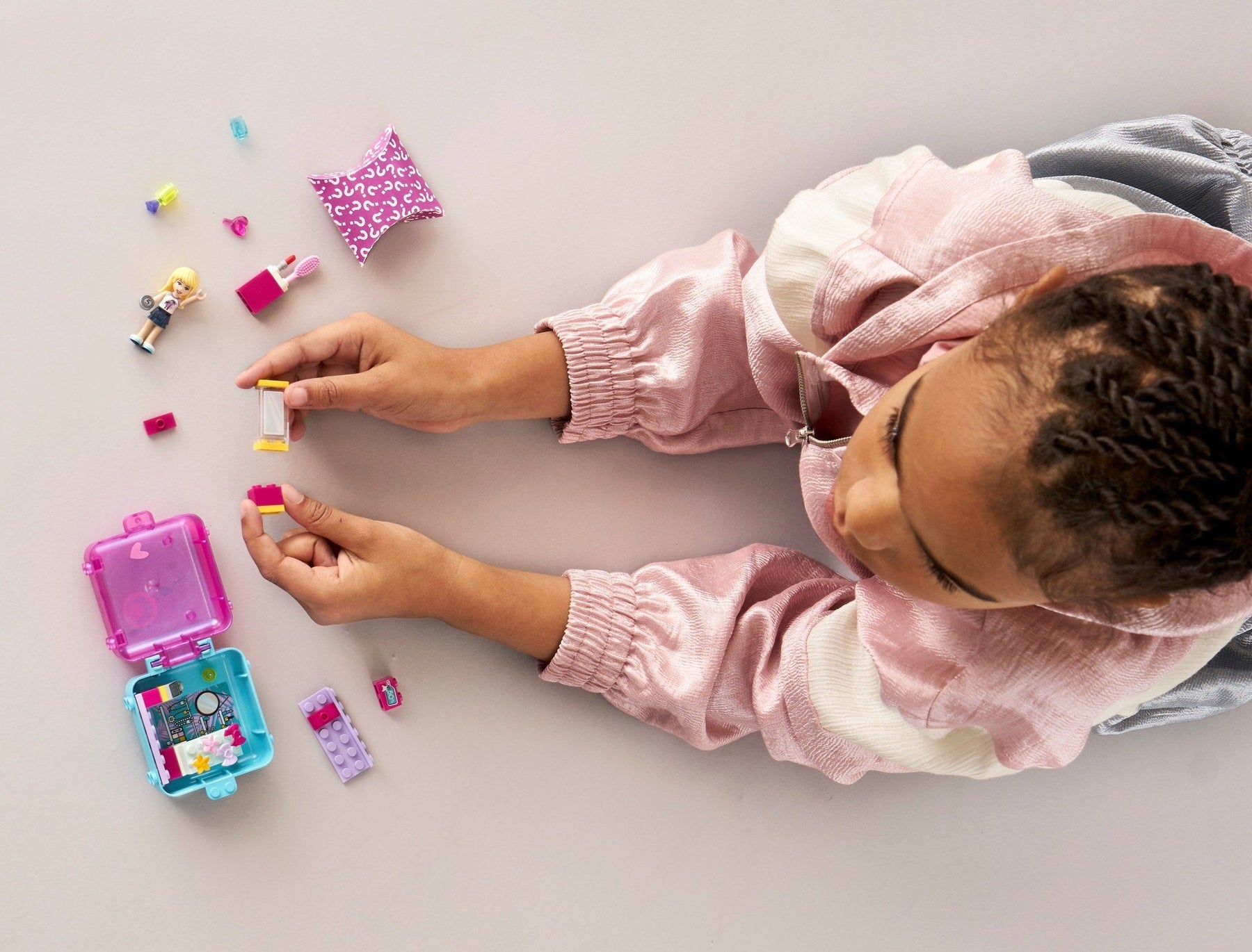 LEGO 41406 Stephanie's Shopping Play Cube: Portable Mini Doll Beauty Shop - SuperSaverAU - view 4