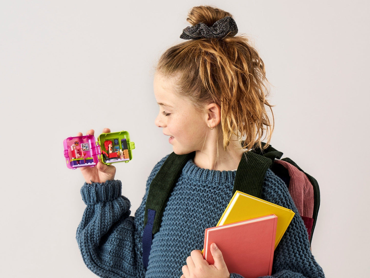 LEGO 41408 Mia's Movie Theater Play Cube: Portable Fun for Kids