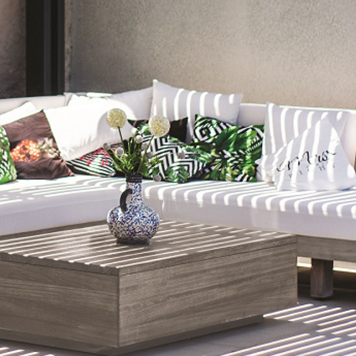 Feast Watson Outdoor Furniture Oil - Clear 1L Oil Based UV Resistant - SuperSaverAU - view 2