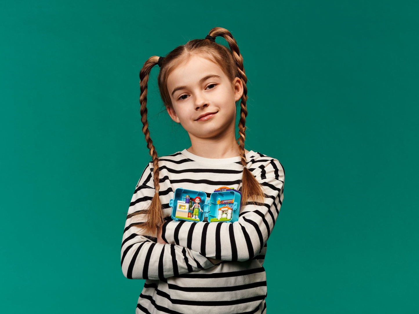 LEGO 41669 Mia's Soccer Cube: Portable Playset for Kids