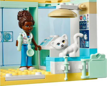 LEGO 41695 Pet Clinic Vet Set - Animal Rescue Fun (4+ Years)