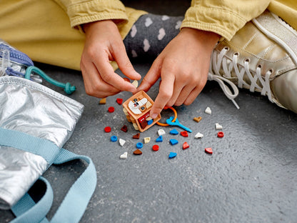 LEGO 41927 Bag Tag Dog - Customizable & Fun DIY Craft Kit