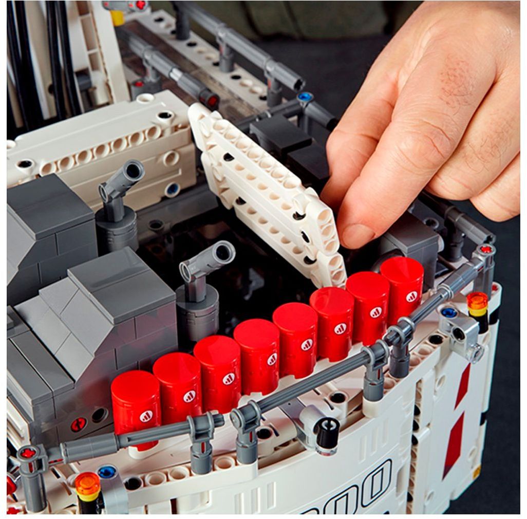 LEGO 42100 Liebherr R 9800 Excavator - Technic App-Controlled - SuperSaverAU - view 2