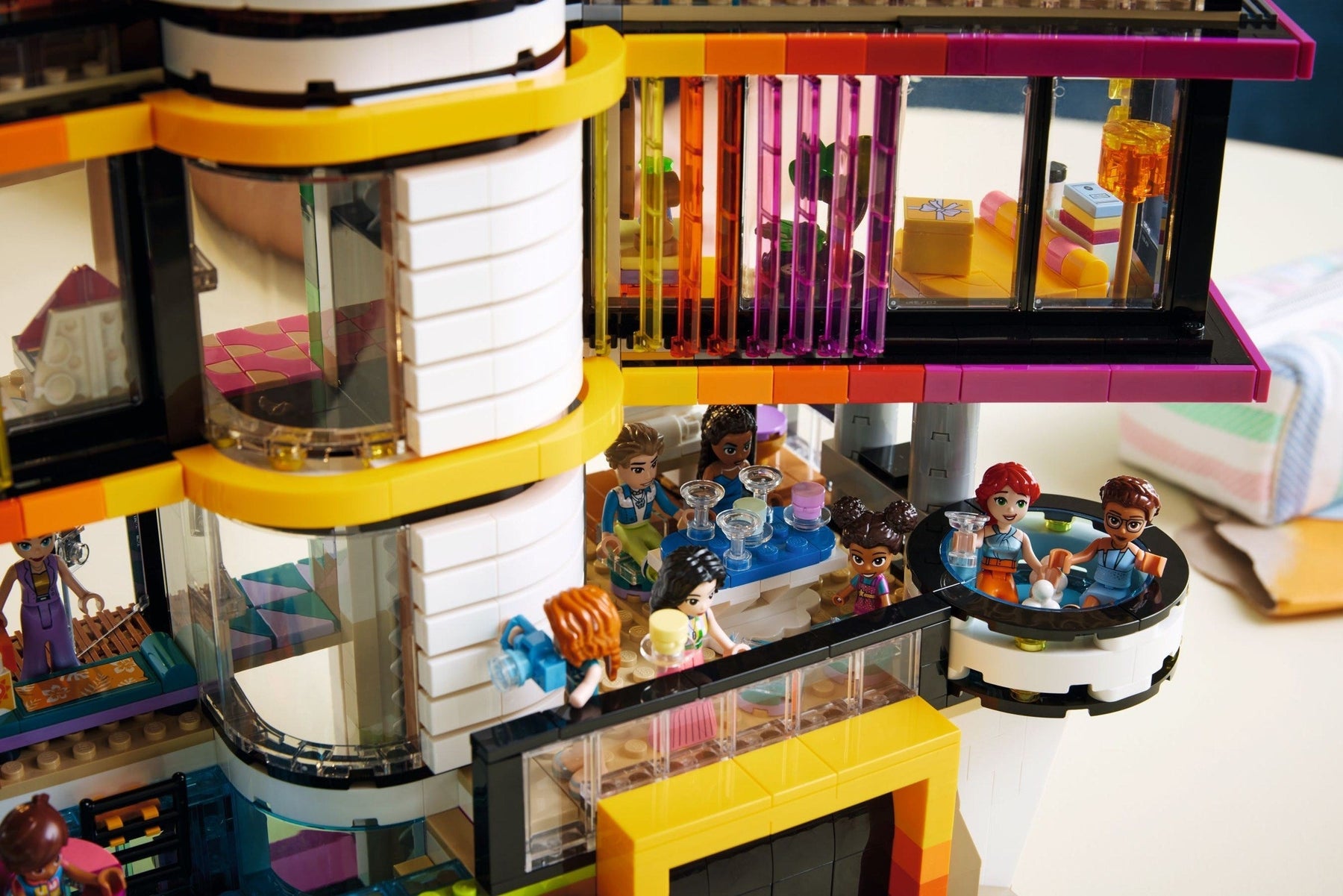 LEGO Friends 42639 Andrea's Modern Mansion - SuperSaverAU - view 5
