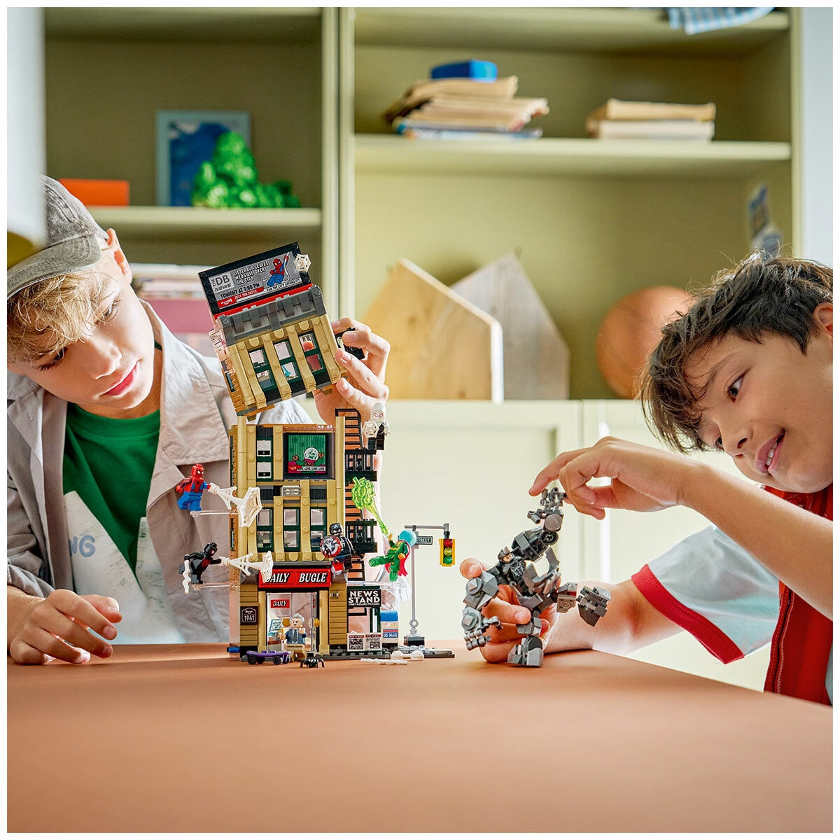 LEGO Marvel Spider-Man vs. Mysterio: The Daily Bugle 76342