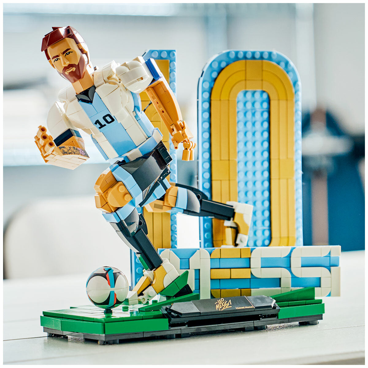 LEGO Editions Lionel Messi – Football Legend Set 43015