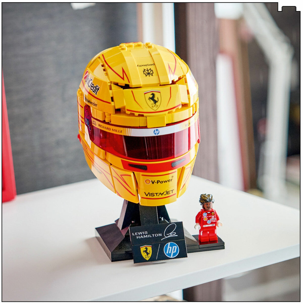 LEGO Editions Scuderia Ferrari HP Lewis Hamilton Helmet 43022