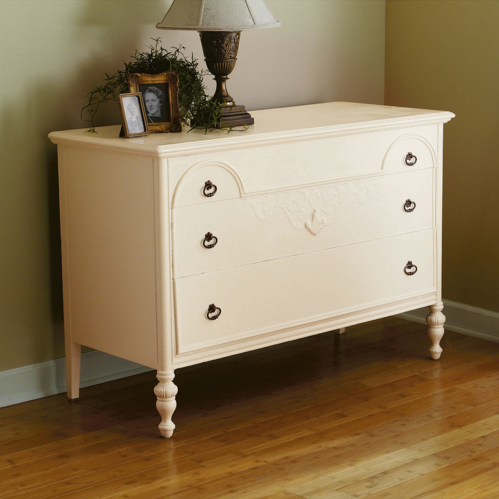 Rust-Oleum 2X Ultra Cover Satin Heirloom White Spray Paint 340g Paint & Primer In One