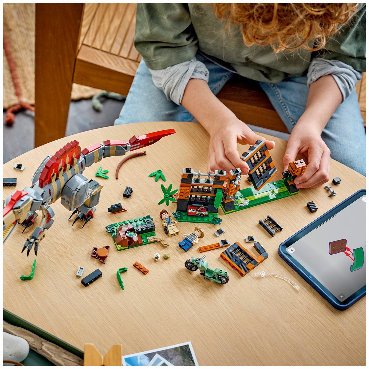 LEGO Spinosaurus Dinosaur Escape Jurassic World Posable Dinosaur Playset 77982 — image 2