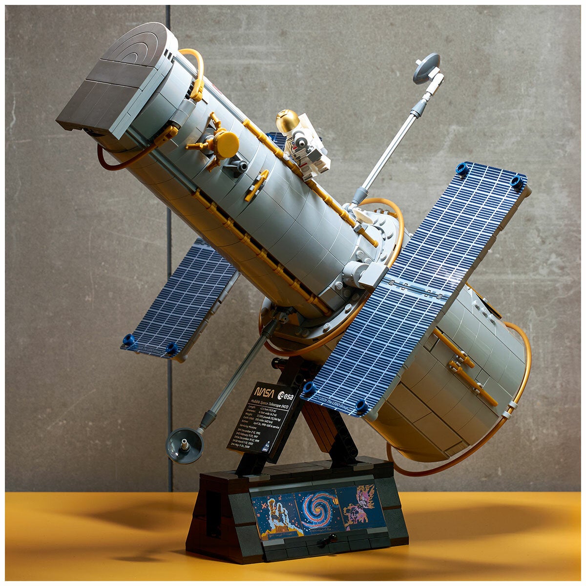 LEGO Hubble Space Telescope Icons Collectible Model Kit 11382 — image 7