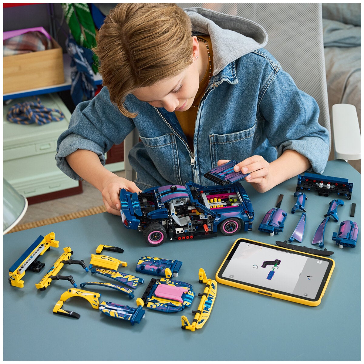 LEGO Ford Mustang GT Custom Garage Technic Car Model Kit 973 Pieces 42236 — image 8