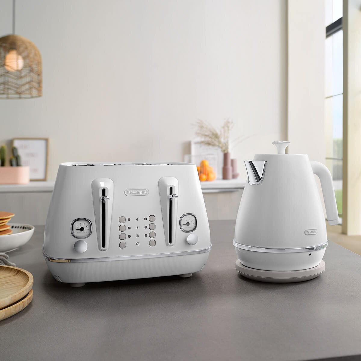 DeLonghi Distinta 4 Slice Toaster - Sunshine White - Six Browning Levels - CTIN4003W