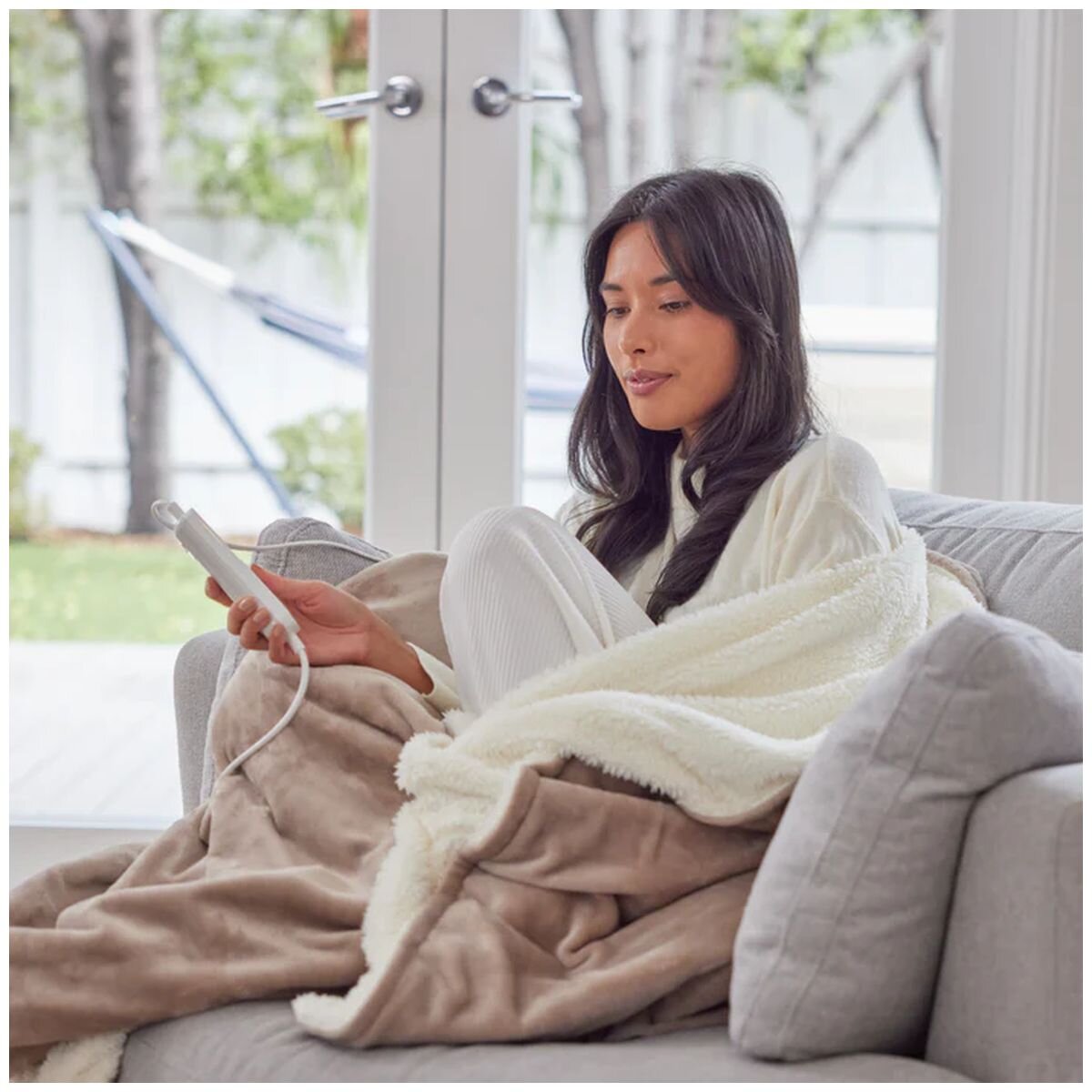 HoMedics Heated Throw Blanket 130x180cm - Fast Six-Minute Heat-Up, Soft-Touch Fabric, Cream - HTB-1000CE-AU