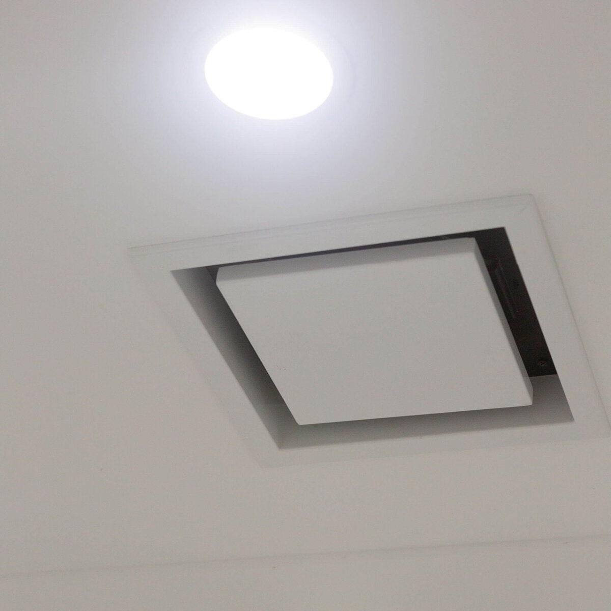 Schweigen Silent Multi-Purpose Exhaust Vent - White, 850m³/h, External Motor - BRW650