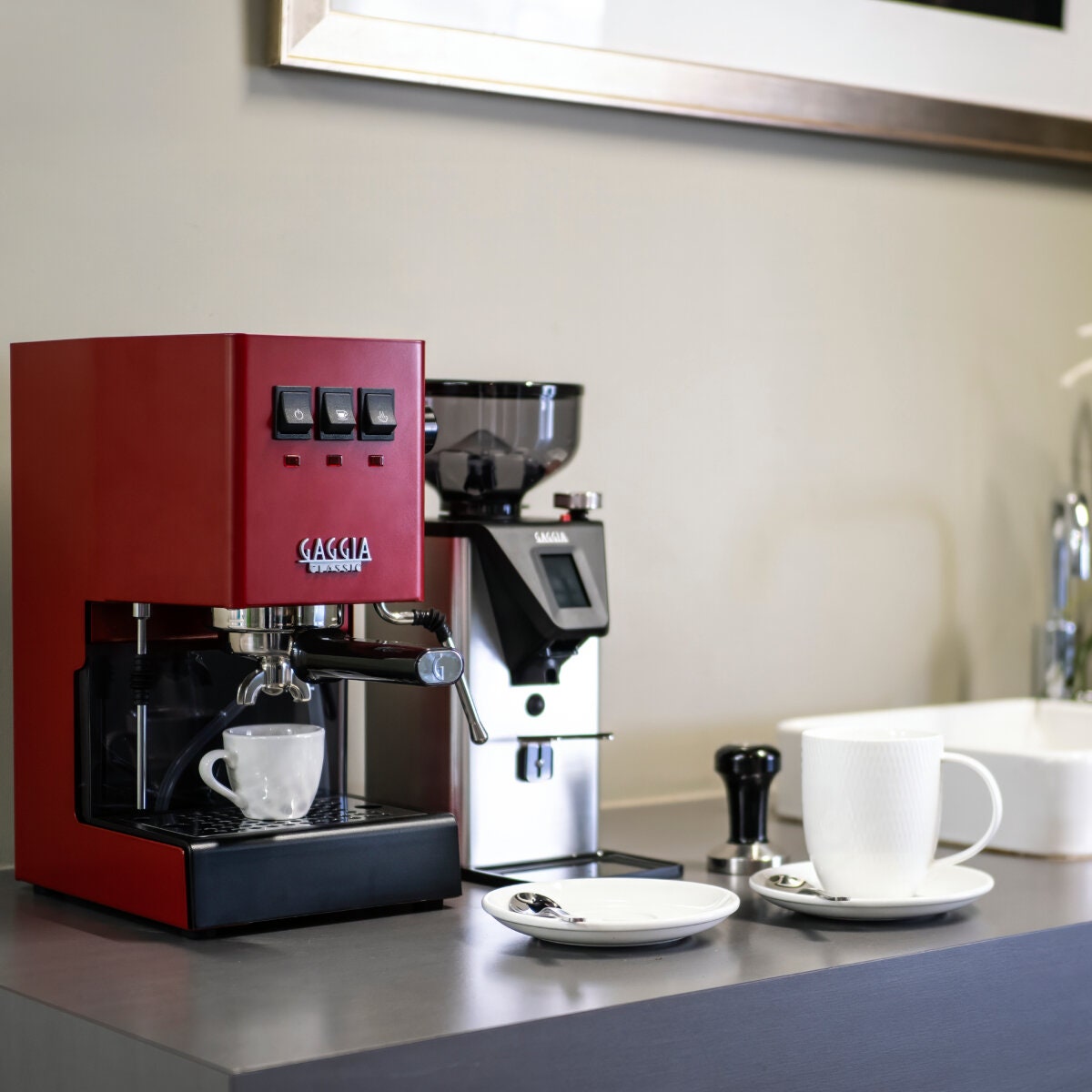 Gaggia Classic E24 Coffee Machine and MDF55 Grinder Bundle - Red - Anti-Clumping Grinder - DMGNCEVOREDBUN