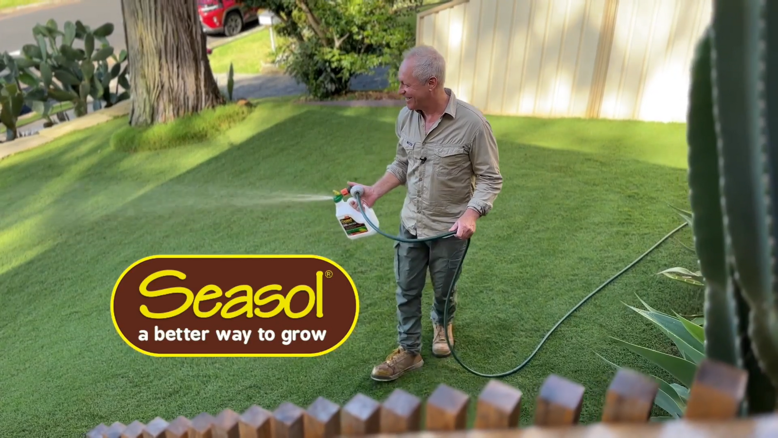 Seasol 2 x 2L Ready To Use Lawn Fertiliser Twin Pack with Wetting Agent, Covers 200sqm