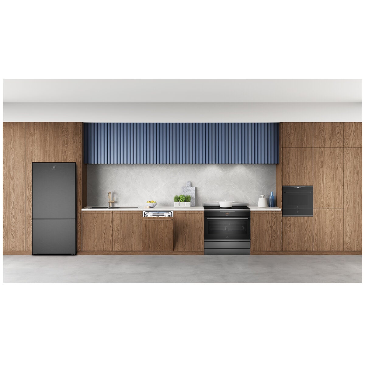 Electrolux 496L bottom mount fridge - matte black, TasteLockAuto crisper, 6 star rating - EBE5002BD-R