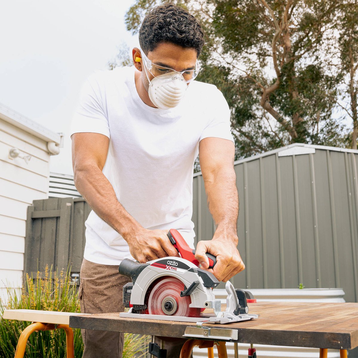 Ozito PXC 18V Cordless Circular Saw Kit PCSK 1640 - 165mm Blade - 54mm Cut Depth - Adjustable Bevel Cuts