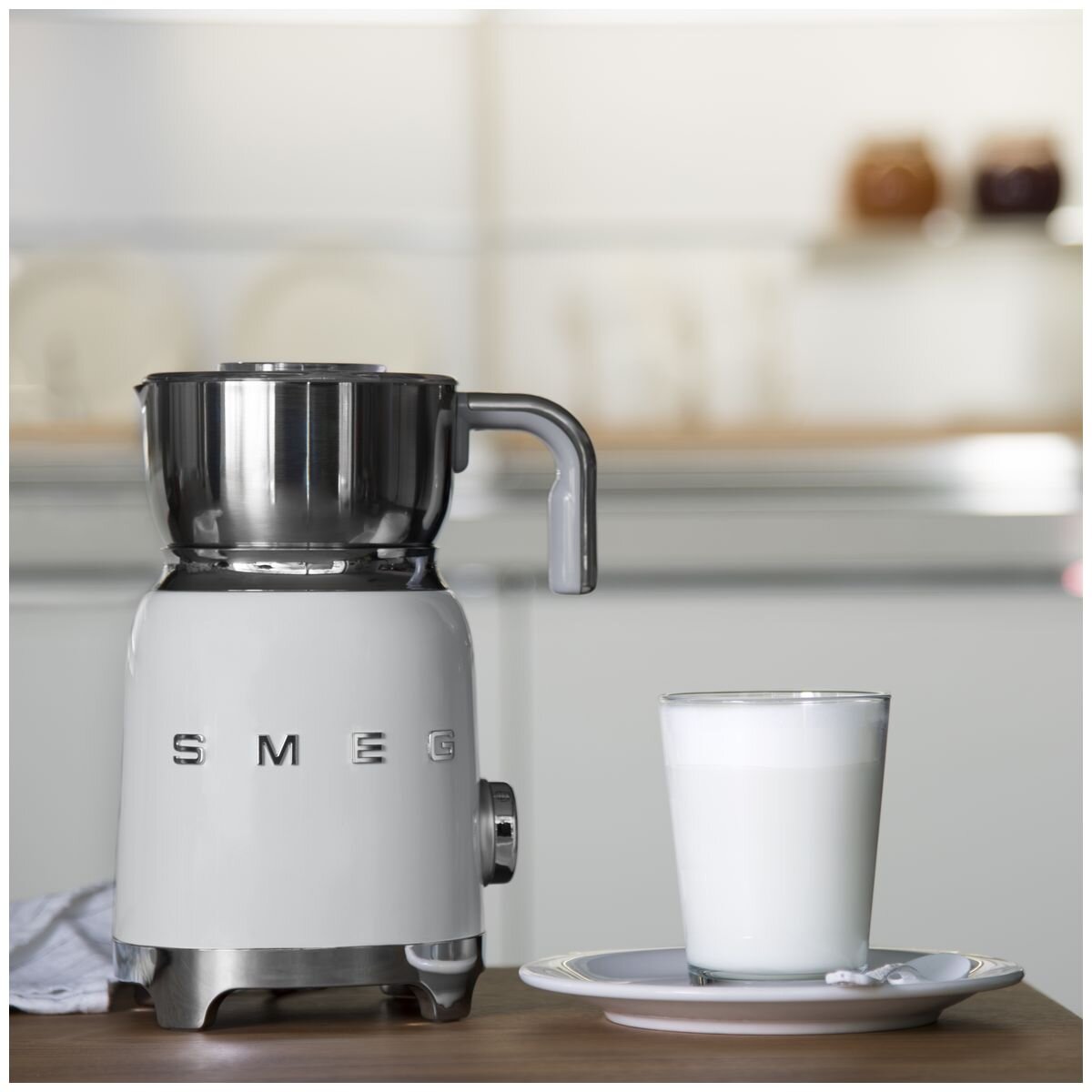 Smeg 50's Style Retro Milk Frother - White, 6 Pre-Set Programs, Induction Heating - MFF11WHAU