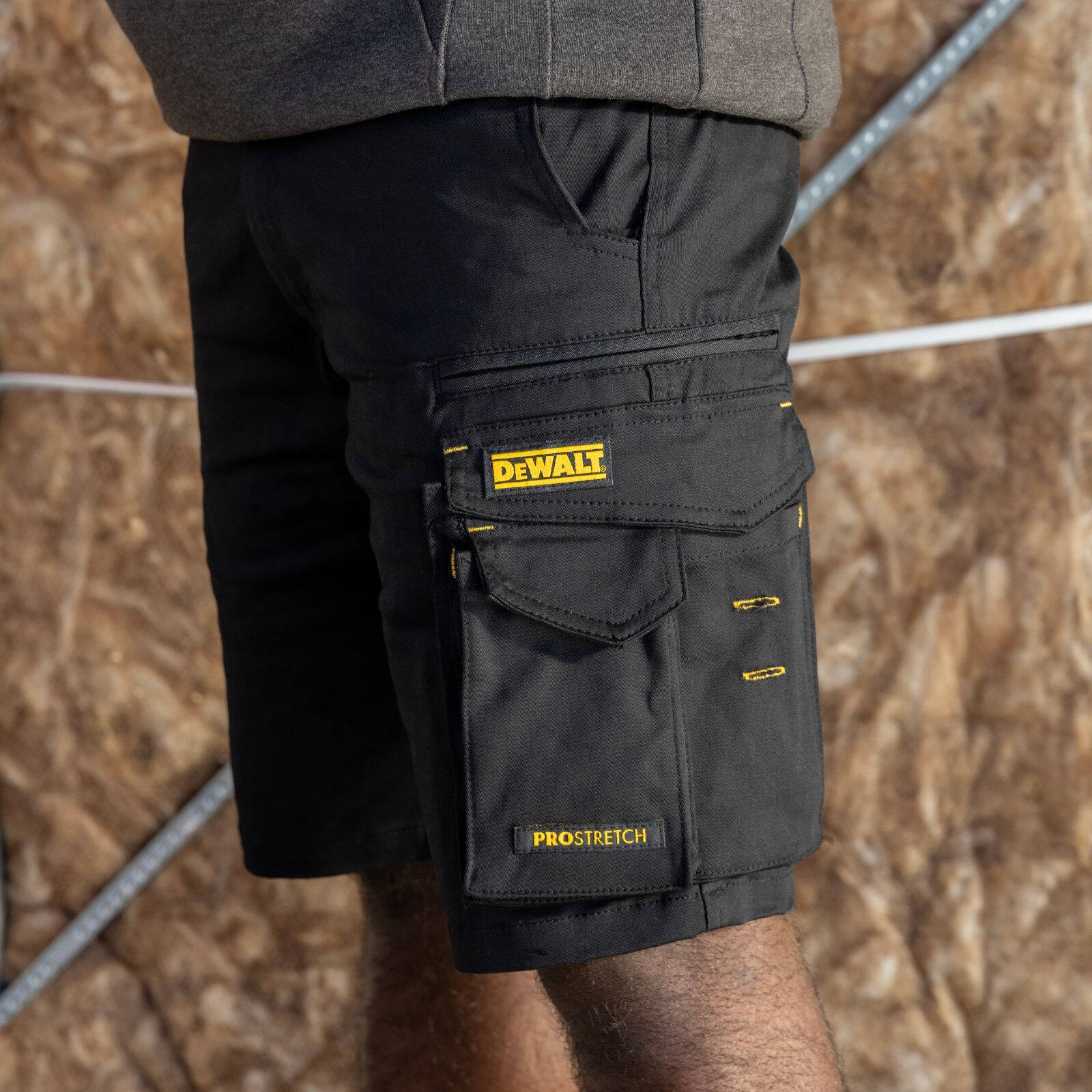 DEWALT Black Bennington PROStretch Shorts - Men's Size 32, Stretch Cotton