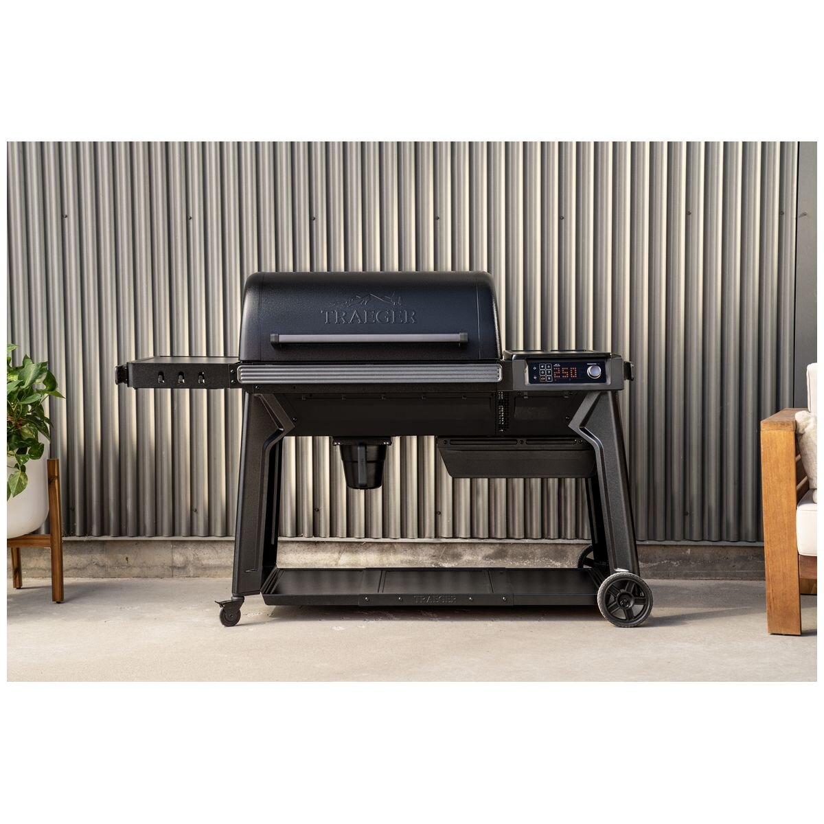Traeger Woodridge Pro WiFIRE pellet grill - black finish, Super Smoke Mode, six cooking methods - TFB97JLHI