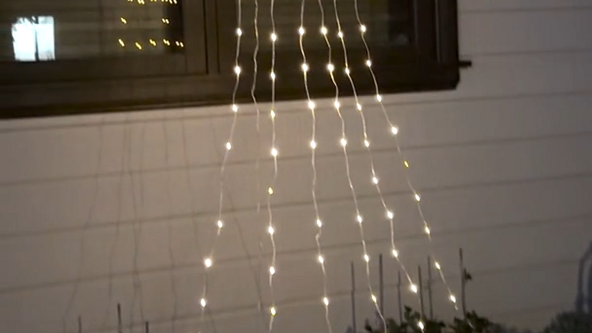 Lytworx Warm White Solar USB Star Waterfall Lights - 210 LEDs - 3.2m - SuperSaverAU - view 2