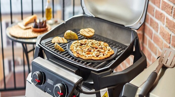 Weber black barbecue accessory with integrated handles - model 8831
