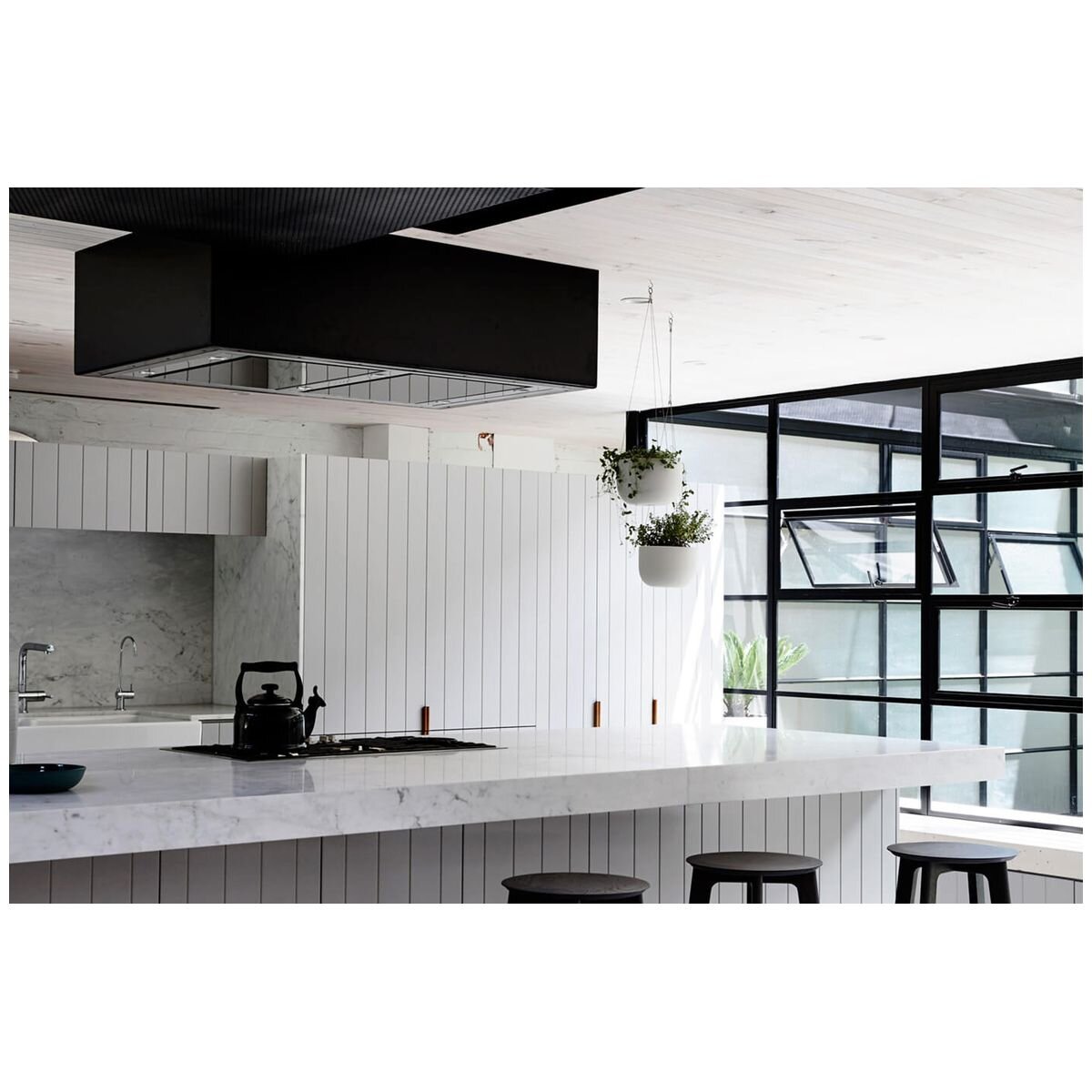 Schweigen 120cm Ceiling Cassette Rangehood - Black Glass, 3200m³/h, Single Motor - UM422G-12SEPAK