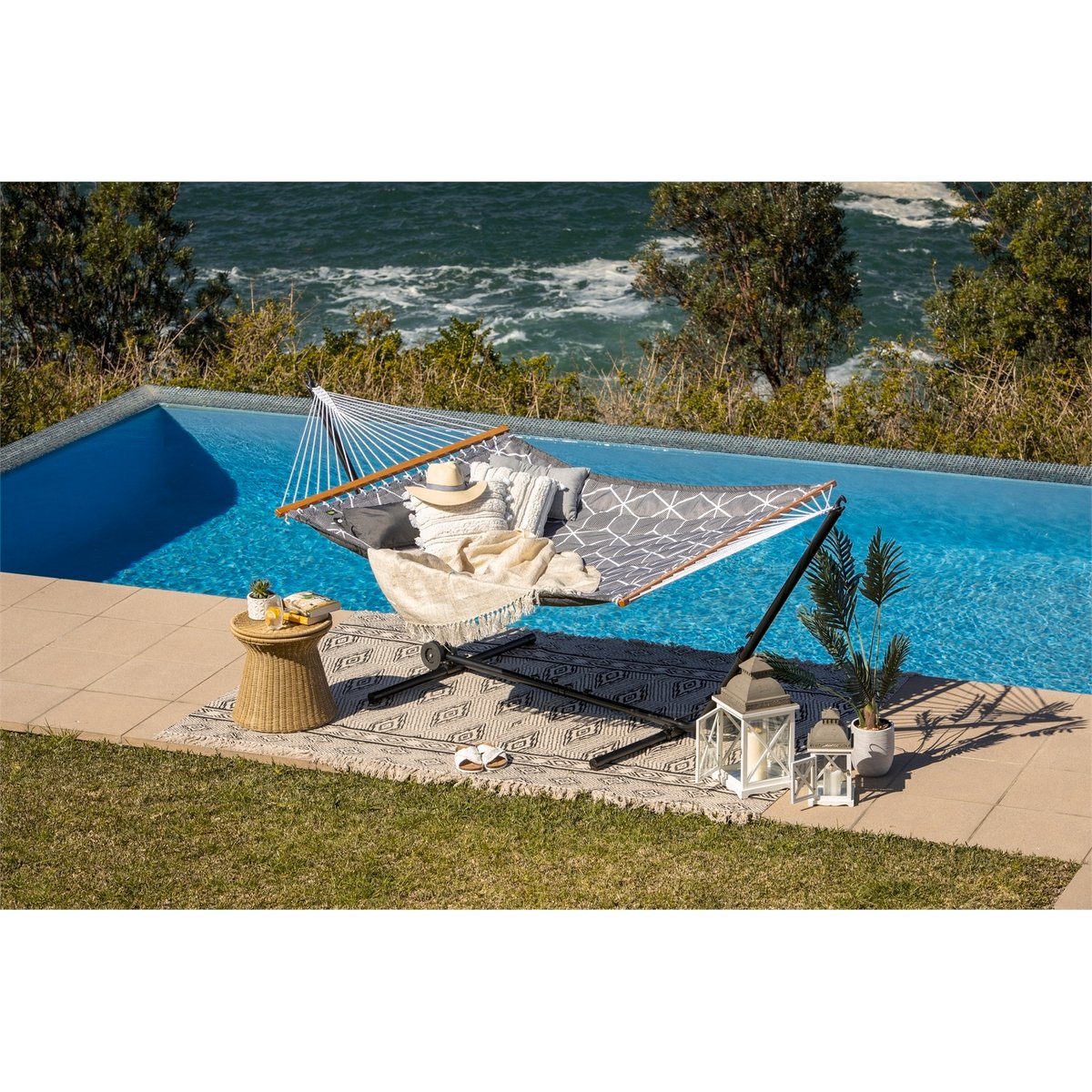 Two Trees Quilted Double Hammock - 140cm x 200cm - Polyester - Water Resistant