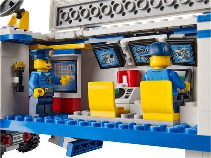 LEGO 60044 Mobile Police Unit: Crook Chase!