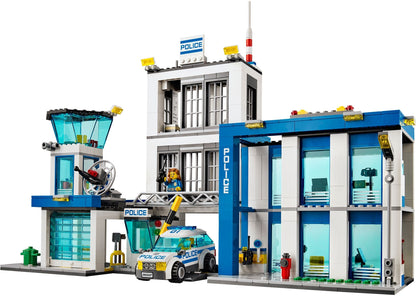 LEGO 60047 Police Station - Jailbreak! Helicopter & Crook's Tow Truck