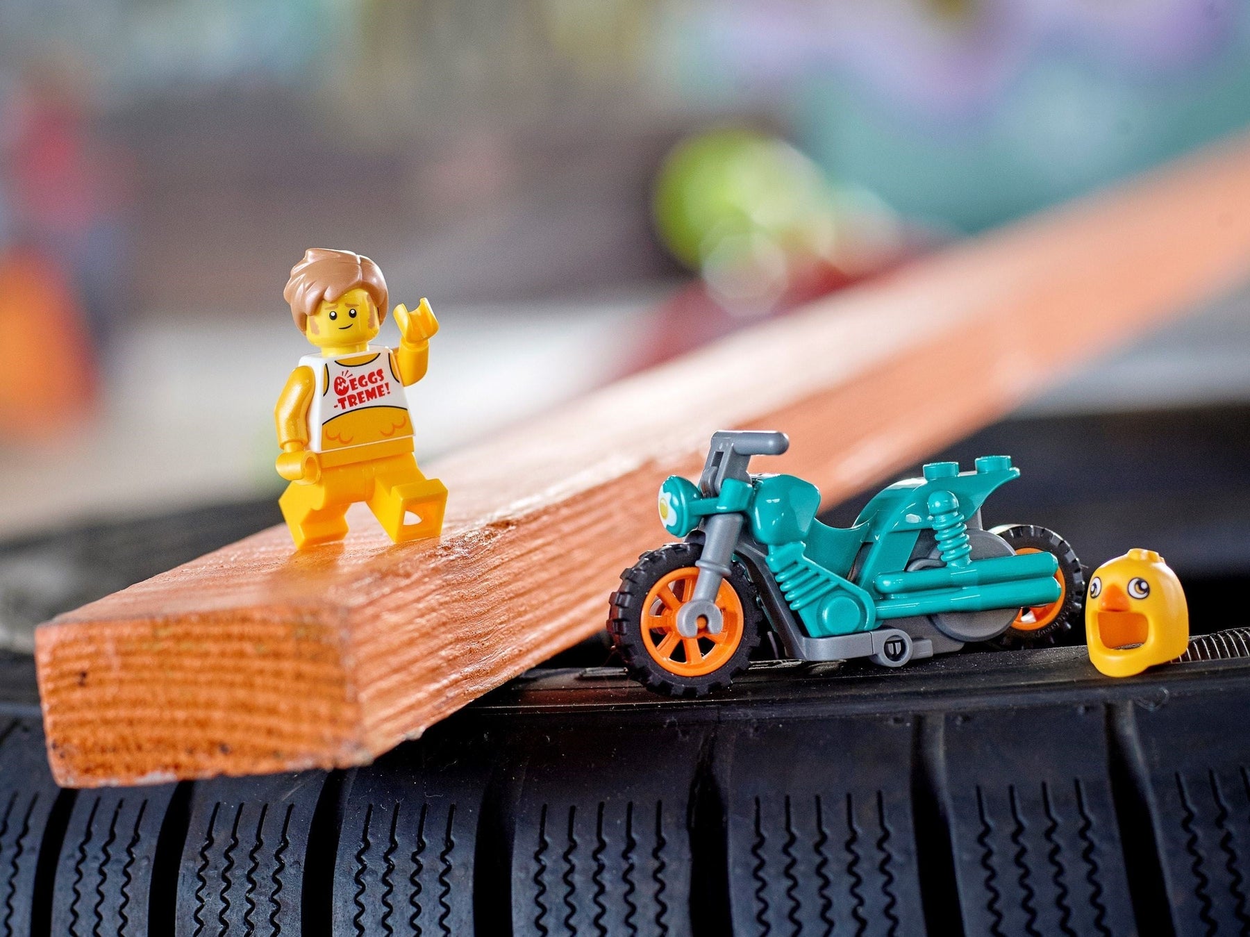 LEGO 60310 Chicken Stunt Bike: Clemmons' Flywheel Motorcycle Toy - SuperSaverAU - view 6