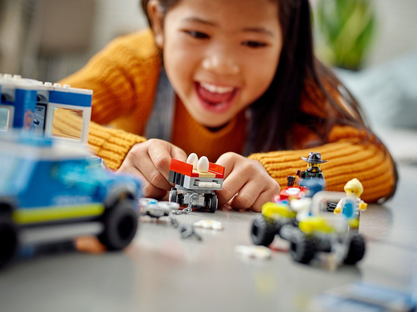 LEGO City Series 60315 Police Mobile Command Truck- Auzzi Store