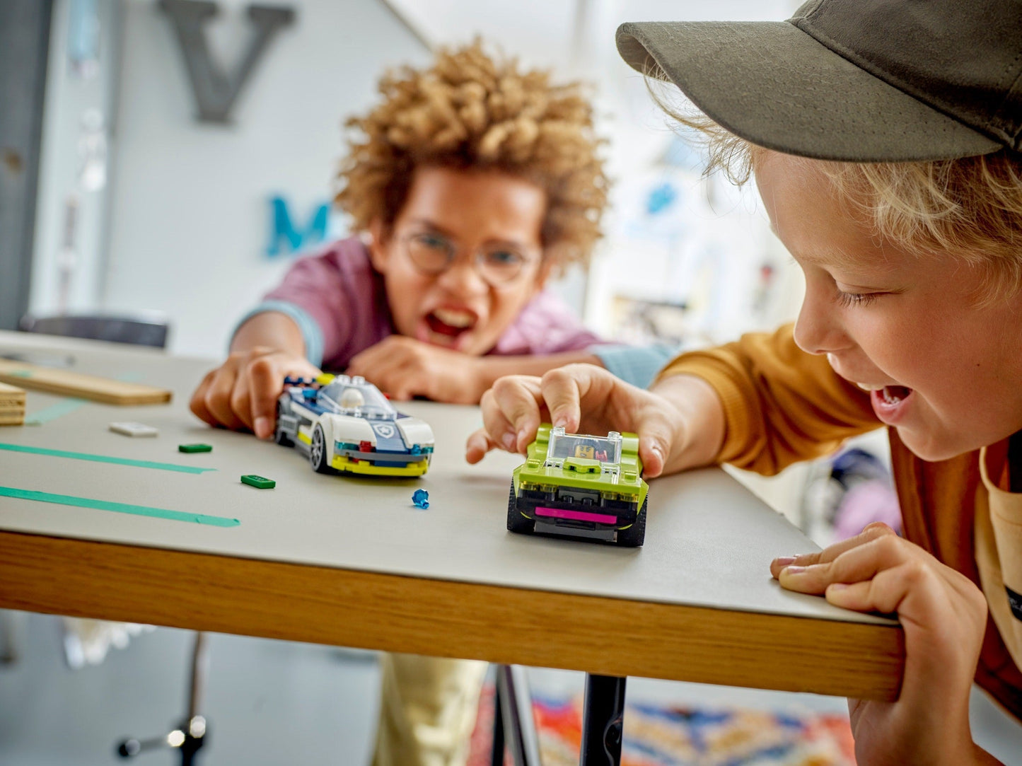 LEGO City Police Car and Muscle Car Chase 60415