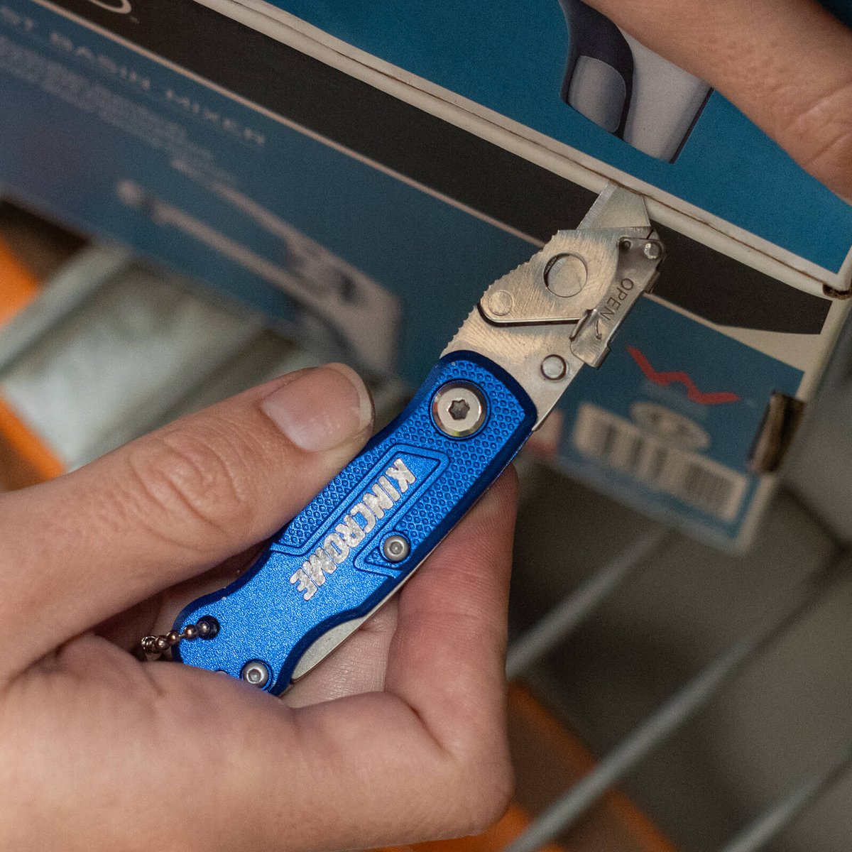 Kincrome Heavy Duty Mini Folding Utility Knife - 10 Spare Blades - 165mm x 88mm x 14mm - SuperSaverAU - view 3