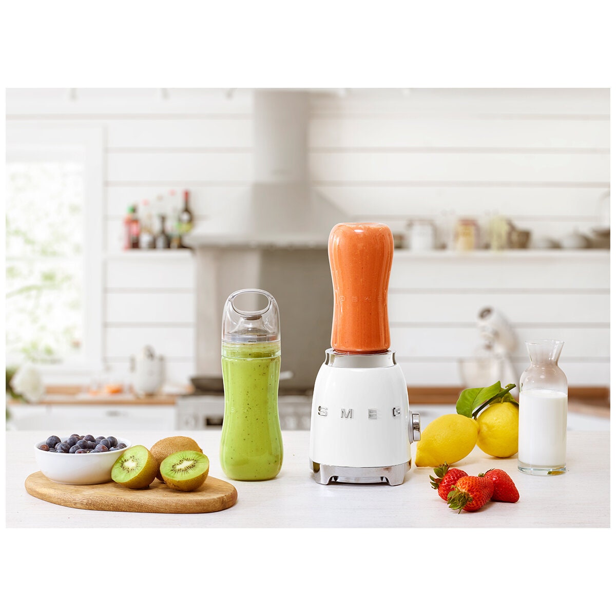 Smeg 50s Style Mini Personal Blender - White - 300W Motor, 1m Power Cord, 1.8kg - PBF01WHAU