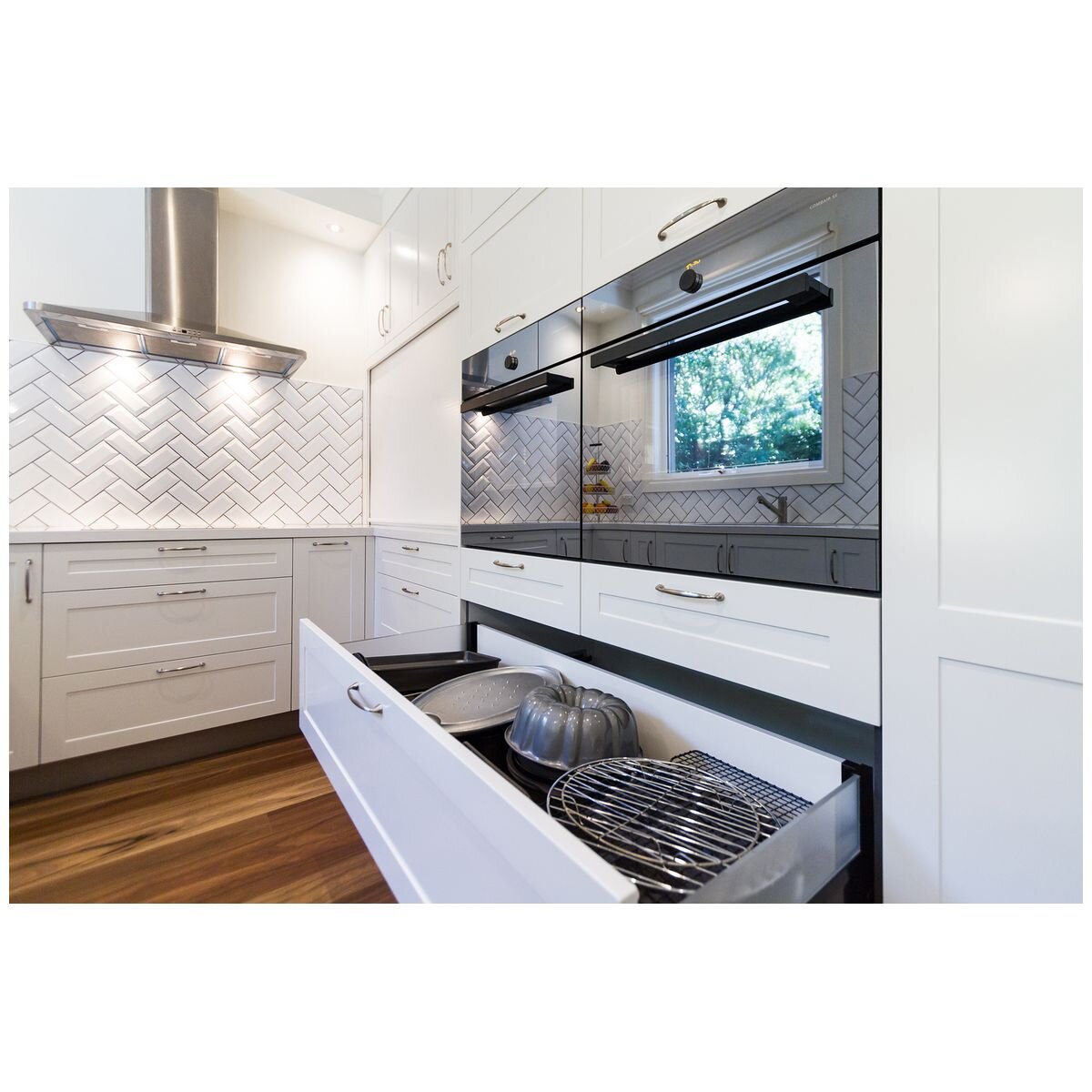 Schweigen 90cm Wall Mounted Canopy Rangehood - Stainless Steel, 1600m³/h, 5 Speeds - WM2190SPPAK