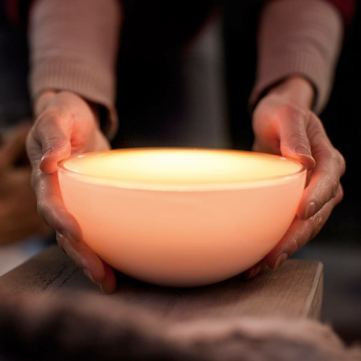 Philips Hue Go Bluetooth Portable Light - 16 Million Colours, Up to 18hrs Battery Life, 300lm - HUEGOBT