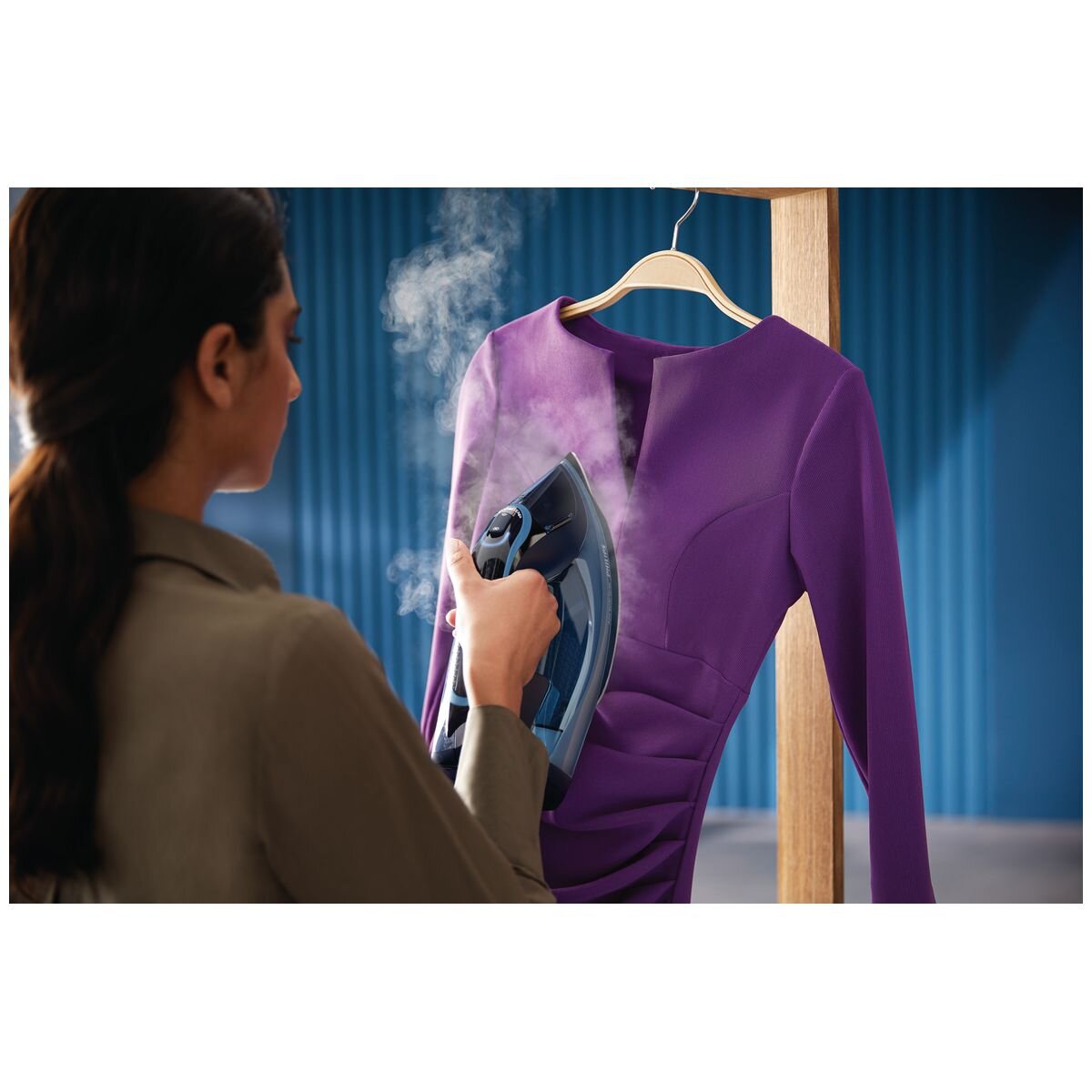 Philips Azur 8000 Series steam iron - 2400W, 240g steam boost, SteamGlide Elite soleplate - DST8020-20