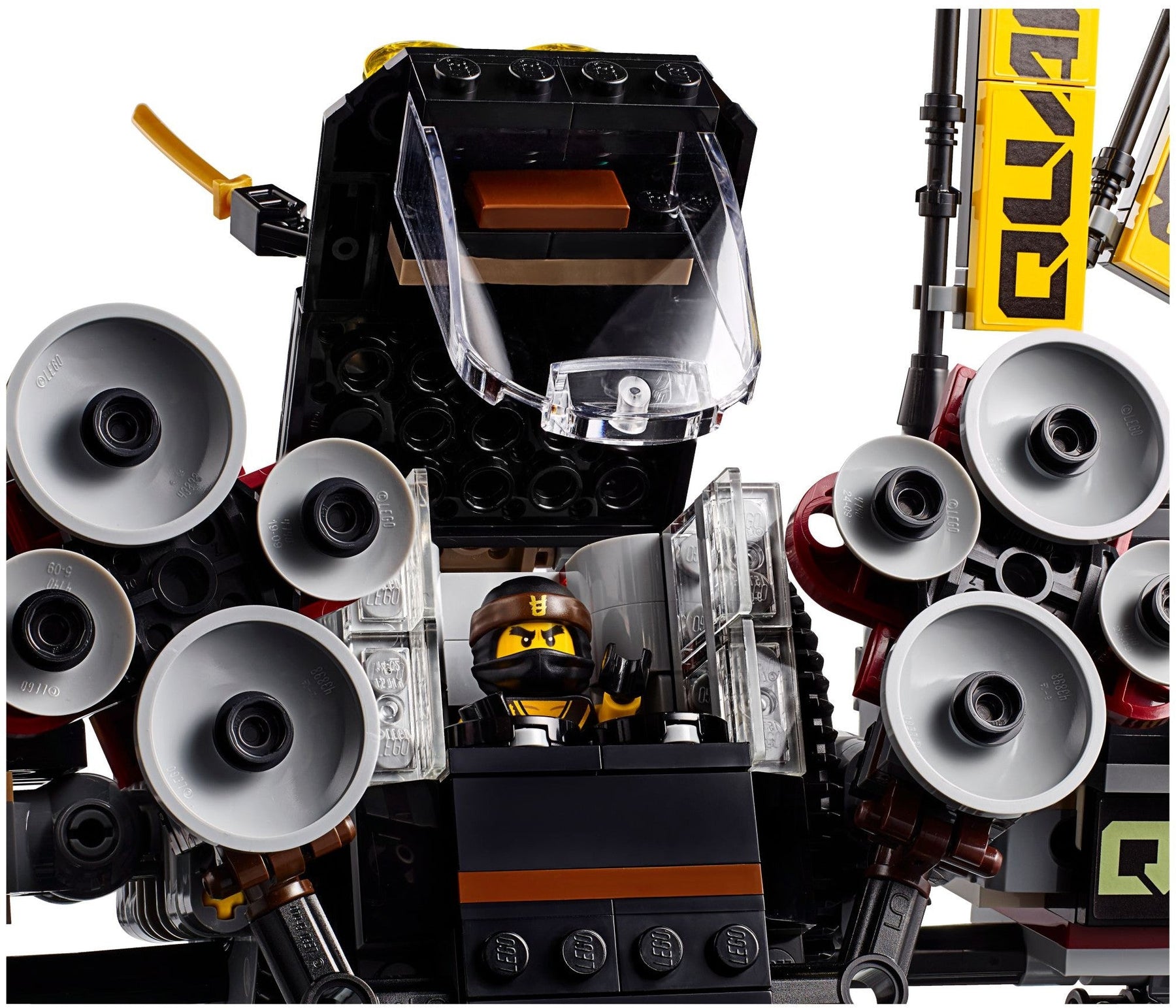 LEGO 70632 Quake Mech - NINJAGO Cole's Soundwave Mech with Minifigures - SuperSaverAU - view 5
