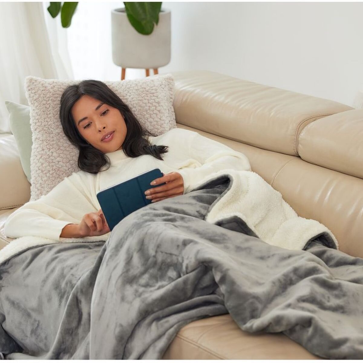 HoMedics Heated Throw Blanket 130x180cm - Cord Remote Control, Soft-Touch Fabric, Grey - HTB-1000GY-AU