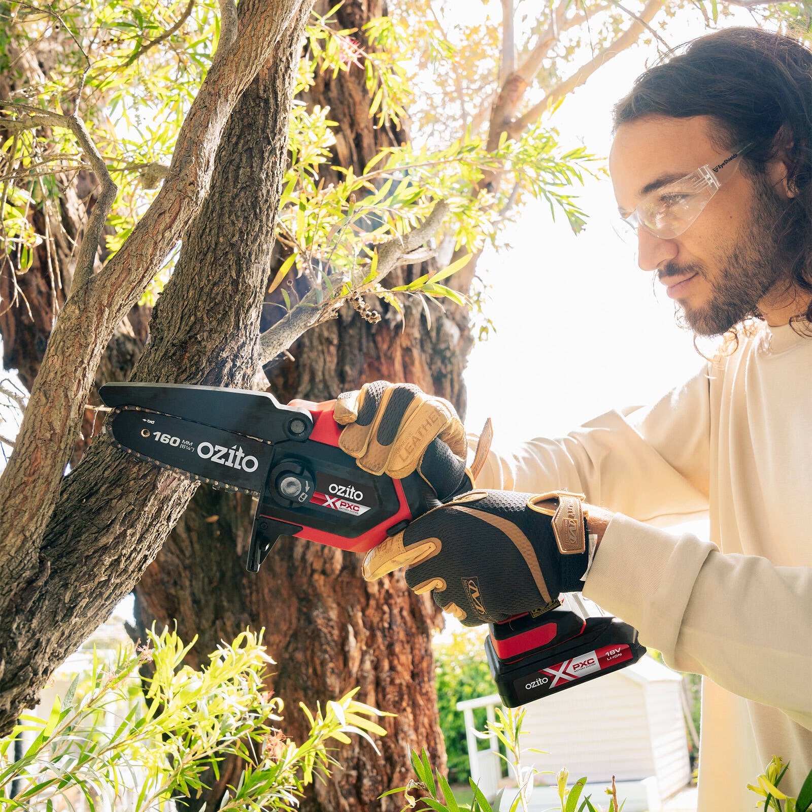 Ozito PXC 18V 160mm Brushless Pruning Chainsaw Skin Only PXBPCS-1815