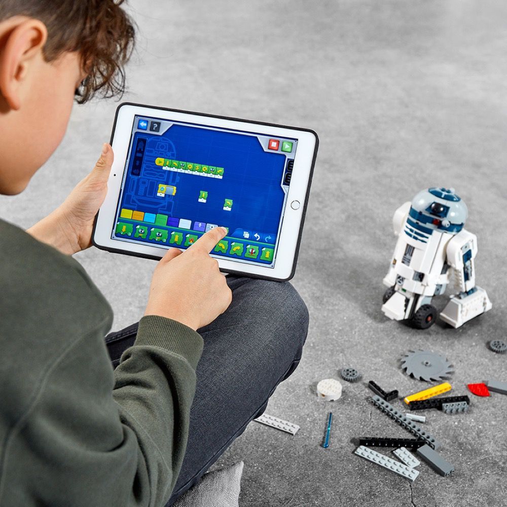 LEGO 75253 Droid Commander: Build & Code R2-D2 + More!