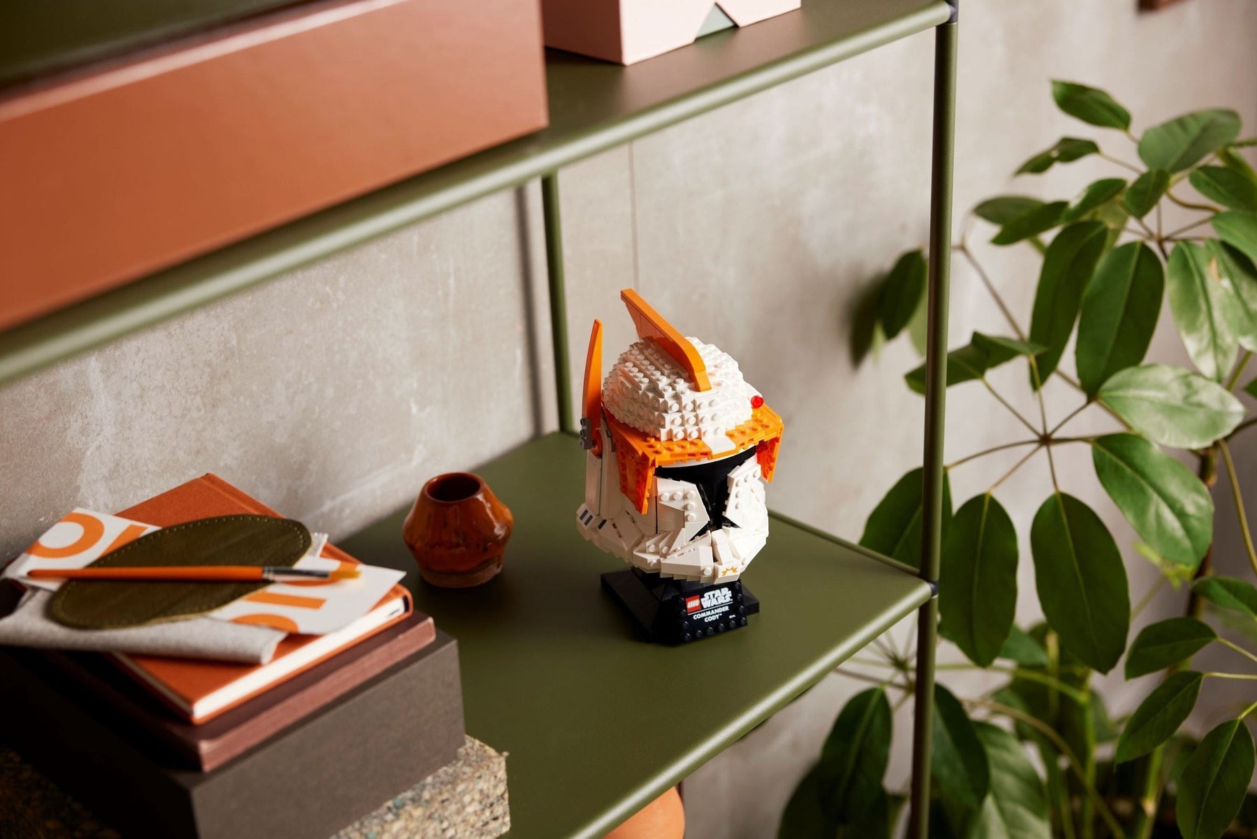 LEGO 75350 Clone Commander Cody Helmet – Star Wars Collectible Build - SuperSaverAU - view 7