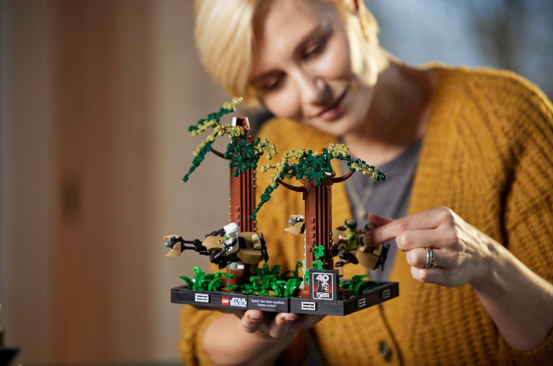 LEGO 75353 Endor Speeder Chase Diorama – Star Wars Collectible Scene - SuperSaverAU - view 5
