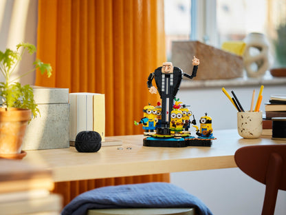 LEGO 75582 Despicable Me Brick-Built Gru and Minions