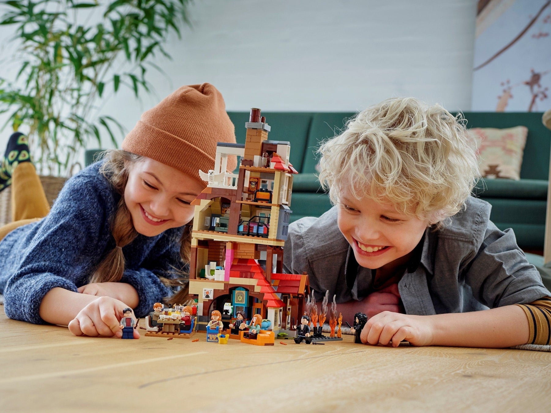 LEGO 75980 Attack on the Burrow - Weasley House Playset - SuperSaverAU - view 2