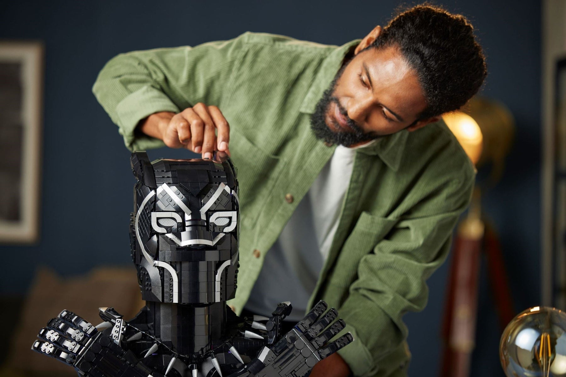LEGO 76215 Black Panther Buildable Bust Model Kit - SuperSaverAU - view 7