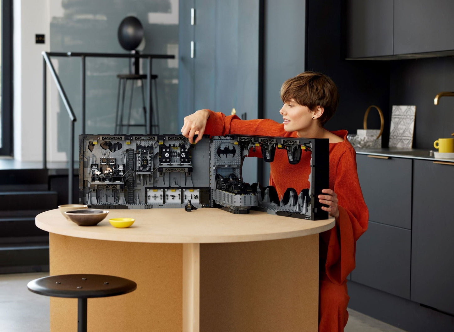 LEGO 76252 Batcave Shadow Box – Ultimate Batman Collectible